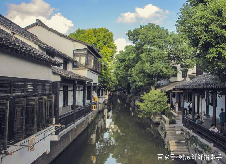 动漫人物吃东西